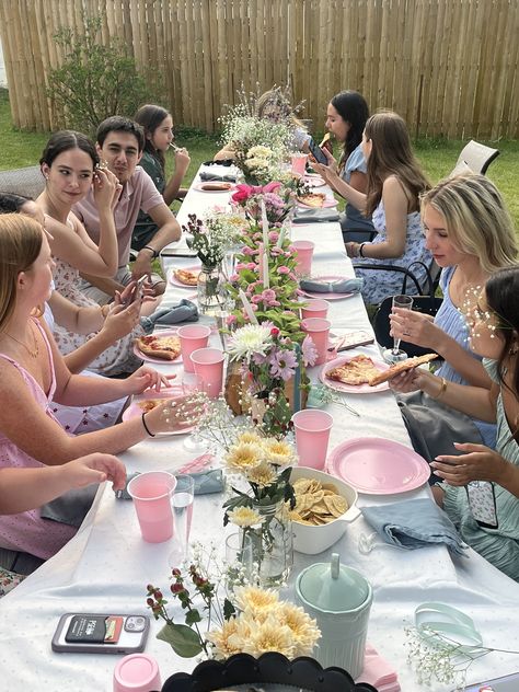 17th Birthday Party Ideas, Outdoor Tea Parties, Spring Birthday Party, 17th Birthday Ideas, Girly Birthday Party, Twenty First Birthday, Birthday Lunch, Birthday Bbq, Cute Birthday Ideas