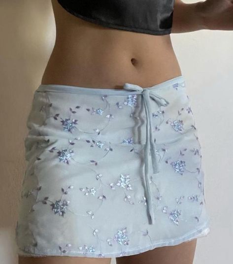 Bra As A Top Outfit, Mermaidcore Shoes, Silvermist Aesthetic Outfit, Sewing Inspo Ideas, Outfits For Different Body Types, Depop Skirt, Birthday Outfit Aesthetic, Ruffle Clothes, Jocelyn Core