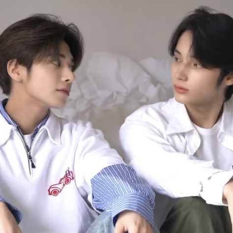 #txt #hueningkai #taehyun theyre so cute Txt Taehyun And Hueningkai, Hueningkai And Taehyun, Tyunning Txt, Taehyun And Hueningkai, Moa Diary, Txt Hueningkai, Sigma Male, Txt Taehyun, Huening Kai