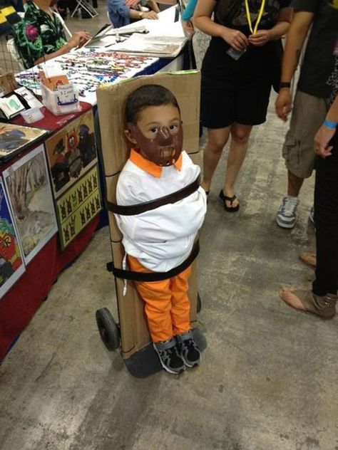 Jason Halloween Costume, Funny Kid Halloween Costumes, Halloween Costume Fails, Funny Kid Costumes, Crazy Halloween Costumes, Halloween Infantil, Kids Halloween Costumes, Clever Halloween, Clever Halloween Costumes