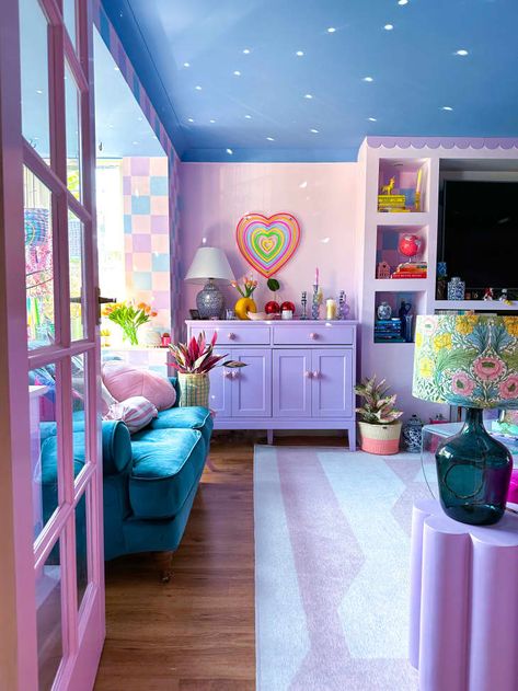 Maxamilist House, Pink Maximalist Bedroom, Funky Retro Living Room, Pastel House Decor, Thrifted Apartment, Pastel Rainbow Room, Colorful Apartment Decor, Girly Home Decor, Apartment College