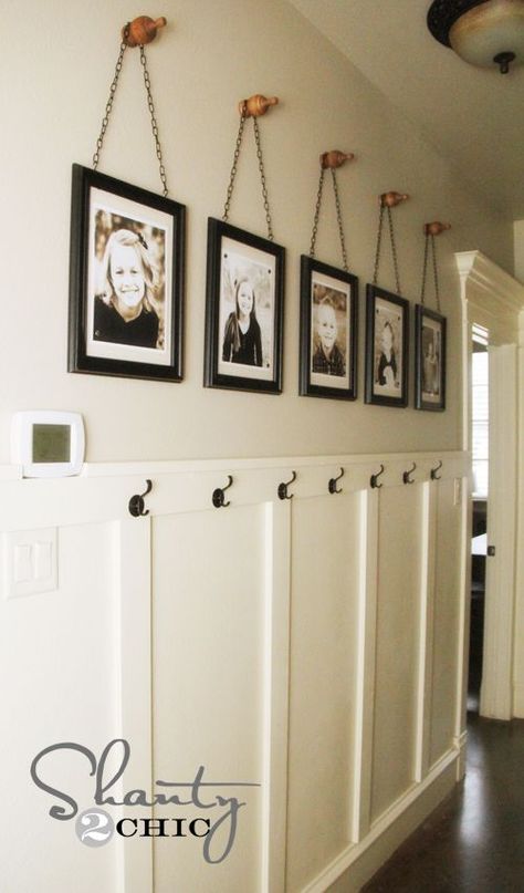 wall frames with finials Wainscoting Styles, Diy Wand, Gallery Frames, Wall Frames, Picture Hanging, Hallway Decorating, Hanging Pictures, Frame Display, Cheap Diy