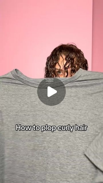 Plopping Hair With Tshirt, Tshirt Plopping Curly Hair, Hair Plopping Tshirt, How To Plop Curly Hair T Shirts, How To Plop Curly Hair, How To Tie A Shirt, Plopping Curly Hair, Tie A Shirt, Hair Plopping