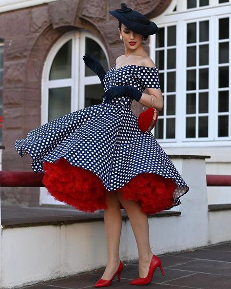 All Posts • Instagram How To Dress Like The 50s For Women, Posing With A Dress, 1950s Fashion Plus Size, 1950 Outfits Women, Outfits 50s Mujer, 50s Fashion Black Women, Vintage 50s Fashion, Vintage Outfits Classy Retro, 1950 Outfits