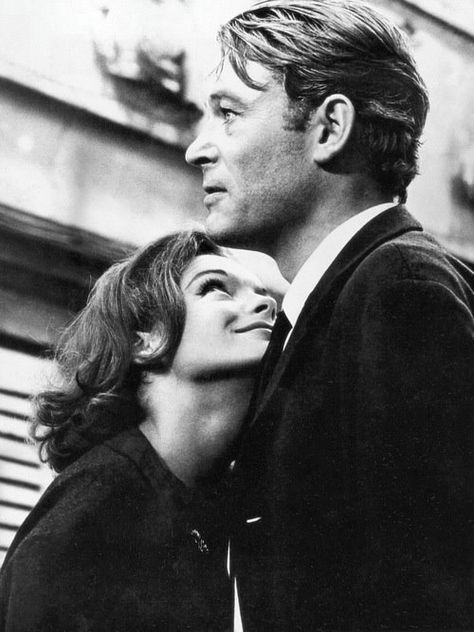 Face Grab Kiss, 1950s Couple Vintage Romance, Vintage Relationship Aesthetic, Candid Couple Photos, Couples Vintage, Ideas Sketch, Peter O Toole, Old Fashioned Love, Tender Moments