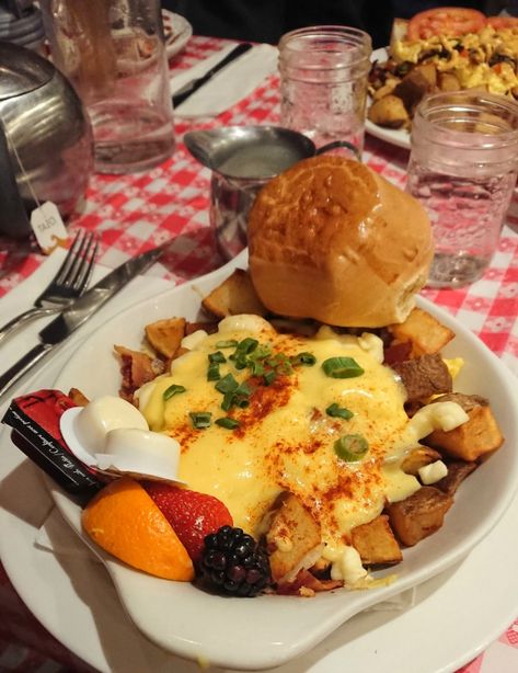 Best restaurants in Banff, Canada-Here is pictured my favorite dish at Tooloulou's: Breakfast Poutine, a Canadian dish with an Cajun Acadian Influence. Delicious. Breakfast Poutine, Food In Canada, Canadian Foods, Canada Recipes, Canada Restaurants, Canadian Dishes, Boys Food, Restaurant Pictures, Canada Trip