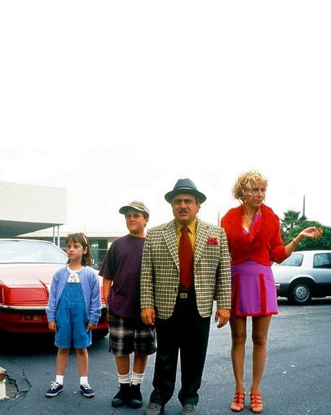 Matilda and her family with Danny Devito and Rhea Pearlman: 90s Nostalgia, Matilda Movie, Mara Wilson, Hallowen Costume, Danny Devito, Childhood Movies, Kid Movies, Dirty Dancing, Roald Dahl