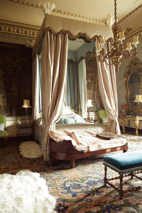 Posh Bedroom, Belvoir Castle, Castle Bedroom, Castle Rooms, Royal Bedroom, Pelan Rumah, Victorian Bedroom, Casa Vintage, Four Poster Bed