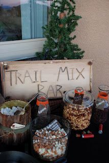 trail mix bar...make your own bag to take home or munch on while playing games! Essen, Hunter Baby Shower Theme, Camo Baby Shower Ideas, Hunting Baby Shower Theme, Trail Mix Bar, Hunting Birthday Party, Trailmix Bar, Baby Shower Camo, Hunting Birthday