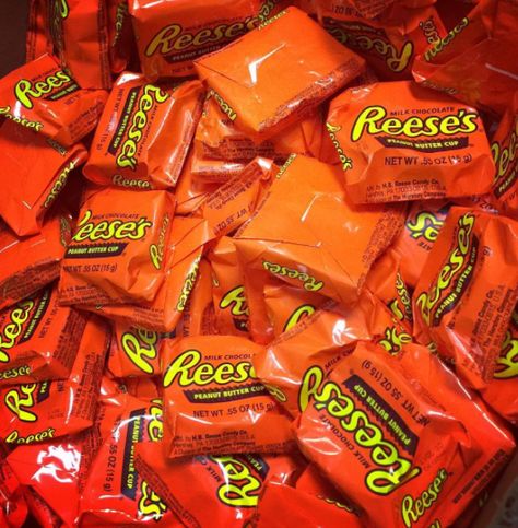 Let's Be Honest, Reese's Peanut Butter Cups Are The Most Perfect Candy... Essen, Reese’s Cup, Reese's Aesthetic, Reeses Aesthetic, Resses Peanut Butter Cups, Reese Cups, Reese Cup, Reeces Pieces, Reeses Candy