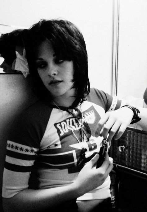 kristen stewart on set as joan jett Kristen Stewart, Tumblr, Joan Jett, Heart Of Gold, On Set, Express Yourself, A Place, Gold