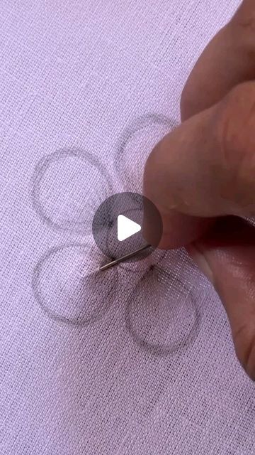 Couture, Embroidery Designs Aari Work, 3d Embroidery Patterns, 3d Aari Work, How To Embroider, Needle Work Embroidery, Embroidery Lessons, Diy Broderie, Bead Embroidery Tutorial