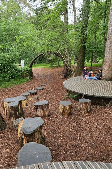 Play Area In The Woods, Natural Outdoor Seating Area, Landscape Play Area, Forest School Play Area, Outdoor Therapy Space, Natural School Playground, Gardens For Children, Childrens Outdoor Play Area, Backyard Nature Play