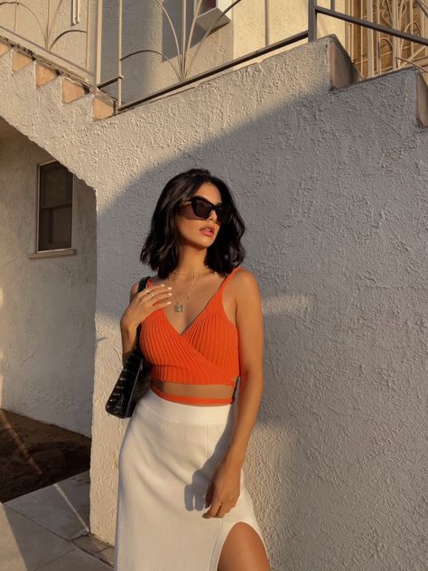 FOTO EN FONDO PARED BLANCA, outfit verano, summer outfit, sunset, boho chic, hair cut, black hair Cat Eye Shape, Modern Cat, Orange Top, Eye Shape, White Skirt, Black Sunglasses, Cat Eye Sunglasses, Waist Skirt, Cat Eye