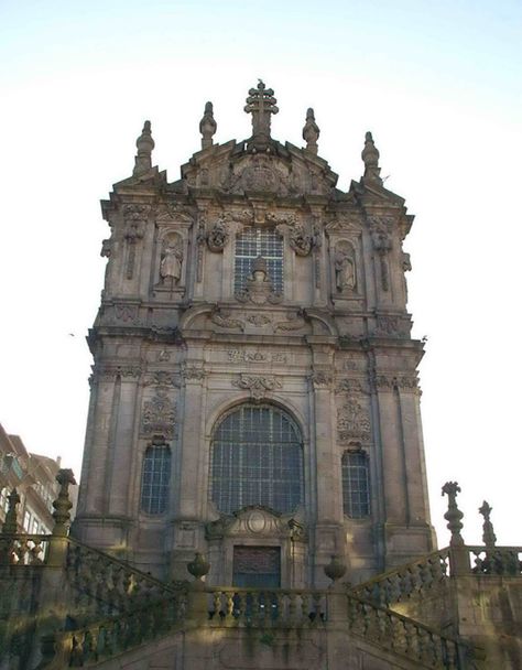 Torre dos Clérigos, Porto, Portugal | Viaje Comigo Religious Architecture, Cruises, Chicago Usa, Air Tickets, Porto Portugal, Travel Agency, Barcelona Cathedral, Notre Dame, Buzzfeed