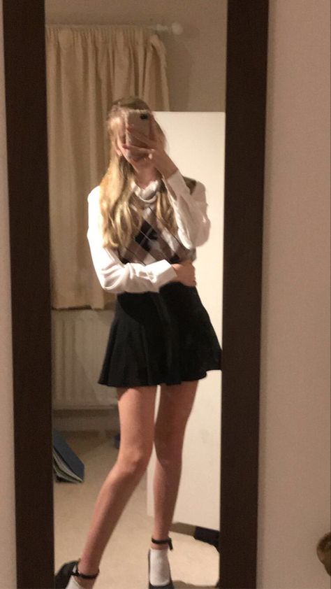 Preppy Outfits Dark Academia, Light Academia Female Outfits, Romantic Academia Fall Outfits, Girly Light Academia Outfits, Romantic Academia Clothing, Light Preppy Aesthetic, Light Academia Aesthetic Outfit Girls Summer, Preppy Clothing Aesthetic, Romantic Academia Clothes