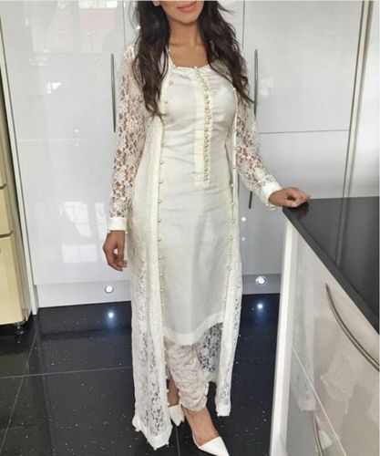 Net Salwar Suit Designs White Salwar Suit, White Shrug, Mode Mantel, Embroidery Suits Punjabi, Salwar Suits Party Wear, Western Suits, Fashion Formal, Shrug For Dresses, Gaun Fashion