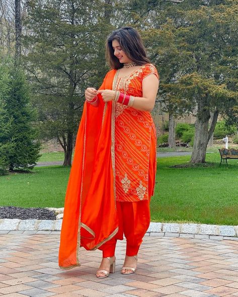 Newly Bride Suits Indian, Orange Patiala Suit, Newly Bride Suits, Punjabi Suit Poses Photography, Poses With Salwar Suit, Poses In Salwar Suit For Women, Newly Married Women Indian, Punjabi Celebrities, Punjabi Women