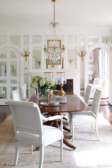 Refreshing , Clean, and White for dining where Food is the Focus. Designed by Suellen Gregory.  Photo from Veranda magazine. Elegant Dining, Georgian Revival Homes, Duncan Phyfe, Elegant Dining Room, White Living, Studio Mcgee, Dining Room Inspiration, Luxury House Designs, Dining Room Design