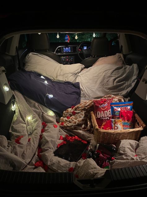 Trunk Movie Night, Movie Night Gift Basket Ideas, Drive Thru Movie, Camping Date, Car Movie, Car Snacks, Outside Movie, Car Dates, Movie Night Gift Basket