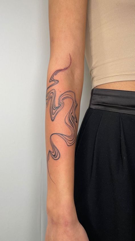 tatto Swirly Tattoo, Line Tattoo Arm, Swirl Tattoo, Around Arm Tattoo, Wrap Around Tattoo, Abstract Tattoo Designs, Shape Tattoo, Elbow Tattoos, Forearm Tattoo Women