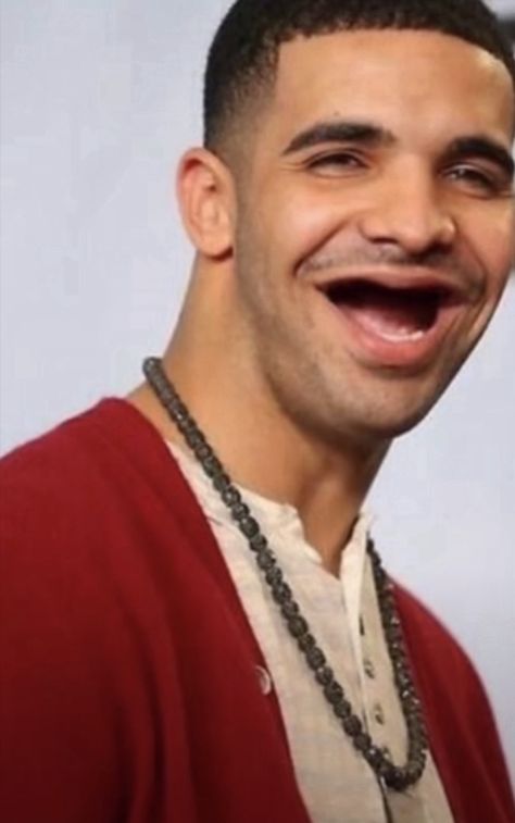 Drake Meme Face Funny, Drake With Bonnet, Sus Drake Pics, Drake Cringe Photos, Funny Drake Pfp, Drake Goofy Ahh, Drake Selfie Funny, Drake Aesthetic Funny, Zesty Drake Pics