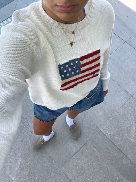 Vintage ralph lauren jumper, scandinavian style, vintage, copenhagen style, aesthetic, matilda djerf, birkenstock boston taupe Casual Chic, Ralph Lauren Flag Sweater, Madeline Argy, Flag Sweater, American Woman, Ralph Lauren Sweater, Outfits Inspo, American Women, Dream Clothes