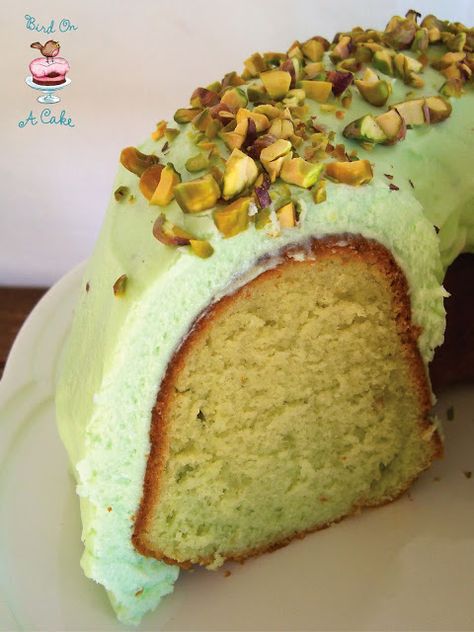 Pistachio Pudding Bundt Cake, Pudding Bundt Cake, Cake Pistachio, Pistachio Pudding Cake, Pistachio Cake Recipe, Pistachio Recipes, Pistachio Cream, Pistachio Pudding, Pistachio Cake