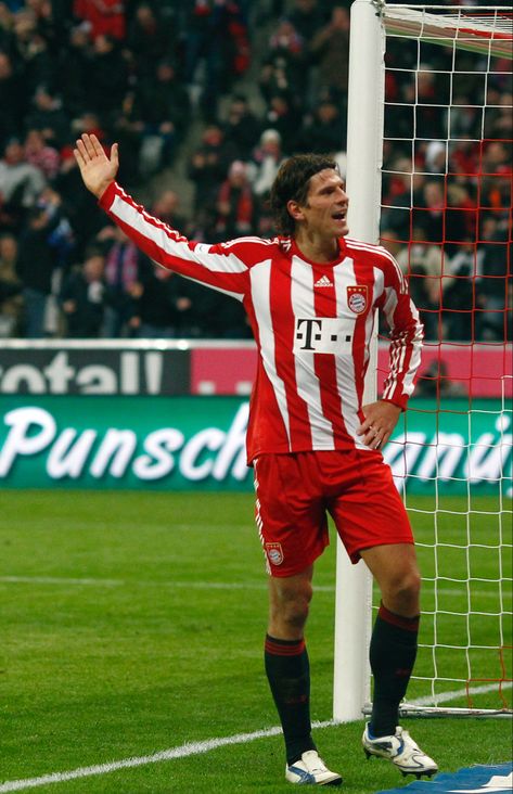 Bayern Munich 3 Hannover 96 0 in Oct 2010 at Allianz Arena. Mario Gomez made it 1-0 on 21 minutes for Bayern in the Bundesliga. Hannover, Bayern, Hannover 96, Sports, Munich, Mario Gomez, Bayern Munich, Made It, Mario