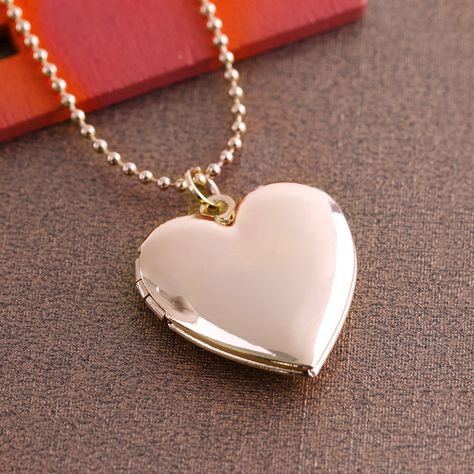 قلادات متدلية, Romantic Fashion, Friend Photo, Heart Shaped Pendant Necklace, Halo Necklace, Locket Pendant Necklace, Magical Jewelry, Gold Diamond Necklace, Fancy Jewellery