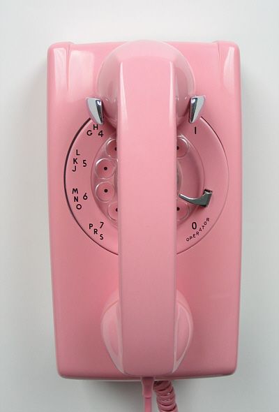 Telephone Vintage, Tout Rose, Wall Phone, Rotary Phone, Retro Phone, Vintage Phones, Vintage Telephone, Old Phone, Pink Kitchen