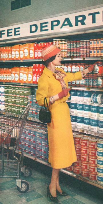 Rich Housewife, Vintage Grocery, Vintage Housewife, Retro Housewife, Vintage Shopping, Natural Lifestyle, Photo Vintage, Health Inspiration, Vintage Life