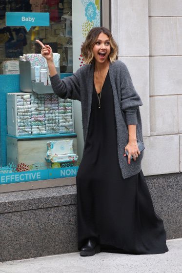 Jessica Alba makes an impromptu stop to take a selfie in NYC this afternoon Long Casual Black Dress, Grey Long Dress Outfit, Black Maxi Dress Fall Outfit, Long Dress Outfit Fall, Cardigan Over Maxi Dress, Long Black Dress Casual Winter, Grey Sweater Cardigan Outfit, Long Black Casual Dress, Black Dress With Sweater Outfit