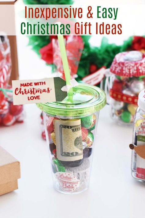 Cute Homemade Christmas Gift Ideas (Inexpensive and Easy). Looking for cheap & easy Christmas gift ideas from friends and family? We've crafted some of the cutest homemade DIY Christmas gift ideas you'll love! They feature candy and chocolate and are so easy to make for your friends, co-workers, and kids! They also make cute stocking stuffers!  via @savvysavingcoup #AD @rmpalmercompany Diy Gifts For Christmas, Homemade Christmas Gift Ideas, Diy Christmas Gifts For Kids, Cheap Stocking Stuffers, Jul Diy, Homemade Christmas Gift, Diy Cadeau Noel, Presente Diy, Diy Christmas Gift