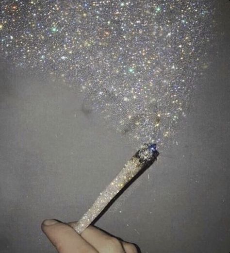 Euphoria aesthetic Glitter Tumblr, Neon Lips, Grunge Pictures, Glitter Photography, Homemade Soft Pretzels, Glitter Pictures, Diamond Picture, Photographer Inspiration, Pastel Grunge