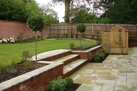 A Guide to Garden Steps - ALDA Landscapes No Mow Hill Landscaping, Uneven Backyard Ideas Sloped Yard, Stepped Garden, Entertaining Backyard, Terraced Vegetable Garden, Sloping Garden, Sloped Backyard Landscaping, Terraced Garden, Gutter Garden