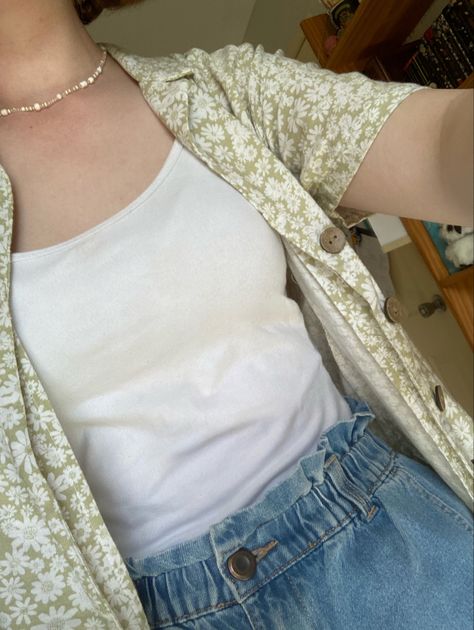 Button Up Outfits Women Aesthetic, Summer Button Up Shirt Outfits Aesthetic, Button Down Shirt Outfit Short Sleeve, Tank With Button Up Shirt, Cute Outfits With Button Up Shirts, White Button Up Outfit Aesthetic, Button Up Tee Outfit, Summer Button Up, Button Up Shirt Summer Outfit