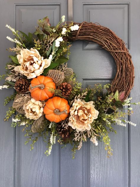 30+ Beautiful DIY Thanksgiving Wreath Ideas for your front door Harvest Wreaths For Front Door, Thanksgiving Diy Wreath, Decorating 2023, Diy Wreaths Easy, Dried Floral Decor, Door Ornament, Deco Mesh Wreaths Tutorials, Thanksgiving 2023, Fall Decor Wreaths