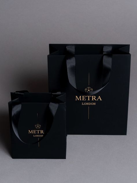 Luxury Gift Bags Packaging, Luxury Paper Bag Design, Luxury Shopping Bags, Personal Magazine, Bag Brand Logo, Hand Bags Ideas, Luxury Gift Bag, Luxury Brand Packaging, Luxury Paper Bag