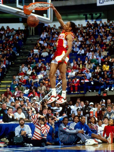 Nba Slam Dunk Contest, Spud Webb, Best Dunks, Dunk Contest, Basketball Rules, Best Nba Players, Basket Nba, Sport Nutrition, Nba Art