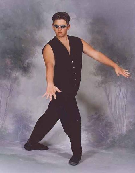 The most '90s glamour shot ever taken: | The 33 Most Cringeworthy Things That Have Ever Happened Funny