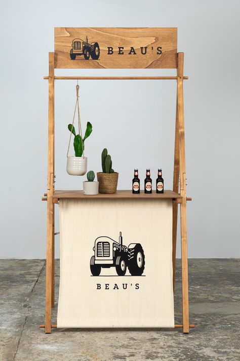 Menu Stand Ideas, Market Stall Inspiration, Wooden Booth Design, Cute Stall Ideas, Cute Food Stall, Farmers Market Coffee Stand, Market Stand Design, Fair Stall Ideas, Food Bazaar Booth Ideas