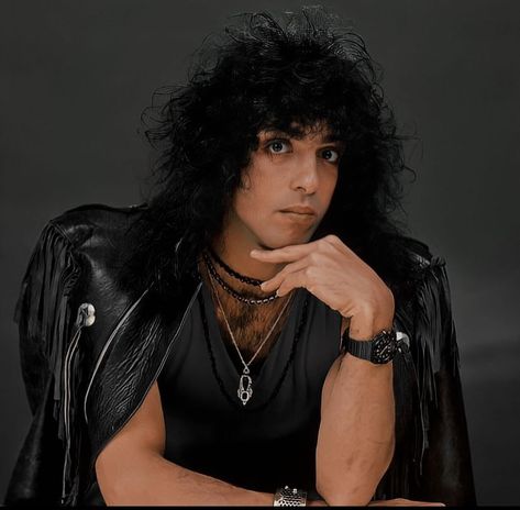 Paul Stanley Without Makeup, Paul Stanley 70s, Paul Stanley 80s, 80s Rocker, Kiss Images, Watch The World Burn, The Libertines, Pretty Meme, John Denver