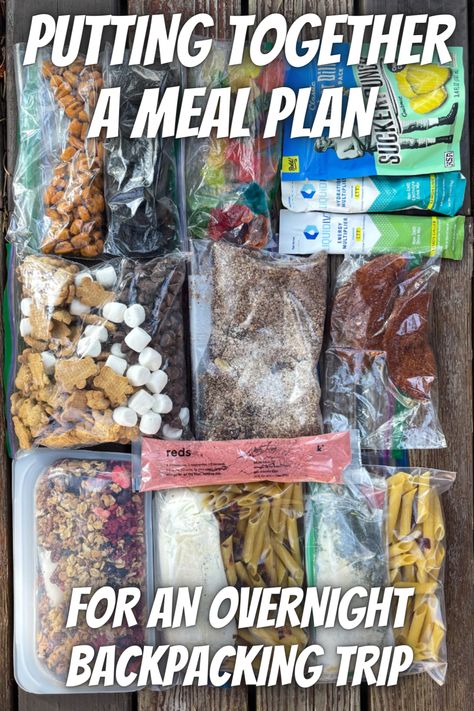 Overnight Backpacking Food, Homemade Backpacking Food, How To Pack Your Backpacking Pack, Backpack Food Ideas, Healthy Backpacking Food, Trail Food Backpacking, Hunting Trip Snacks, Cheap Backpacking Meals, Backpack Meals Diy