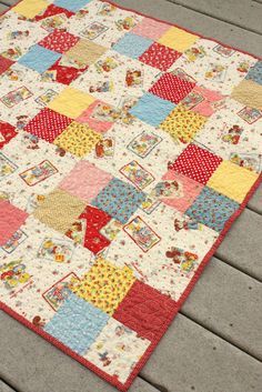 Simple Four Patch Baby Quilt 4 Patch Quilt, Diy Bebe, Baby Quilt Patterns, Childrens Quilts, Beginner Quilt Patterns, Quilt Baby, Baby Diy, Girls Quilts