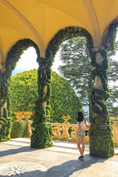 If you only pick one thing to do in Lake Como, visit Villa del Balbinaello. This stunning Italian villa on Lecco is popular for weddings and movie sets, including James Bond Casino Royale and Star Wars Attack of the Clones. Here's a quick travel guide covering Lake Como's prettiest villa with some tips, history and fun facts about Villa del Balbianello. #lenno #lombardy #italy Bond Casino Royale, James Bond Casino, James Bond Casino Royale, Star Wars Attack Of The Clones, Villa Del Balbianello, Villa Toscana, Family Of 6, Things To Do In Italy, Italian Lakes