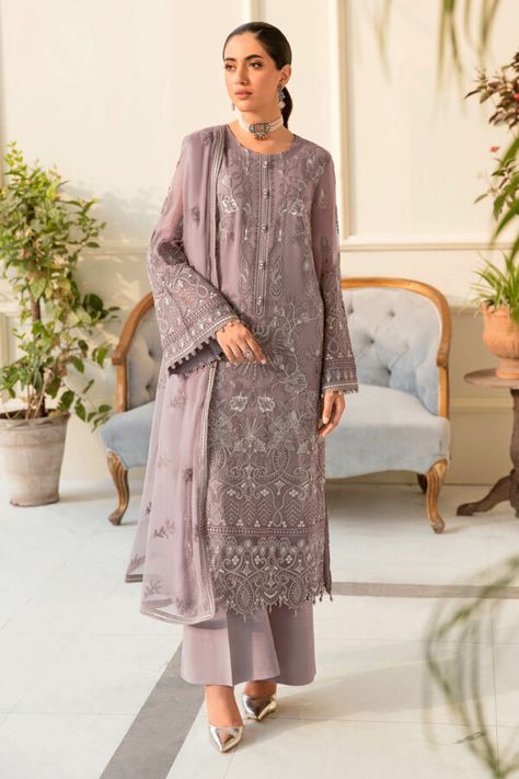 Purple Pakistani Dress, Chiffon Suits, Chiffon Suit, Pakistan Dress, Suit Pakistani, Pakistani Designer Clothes, Chiffon Sleeves, Eid Outfits, Chiffon Collection