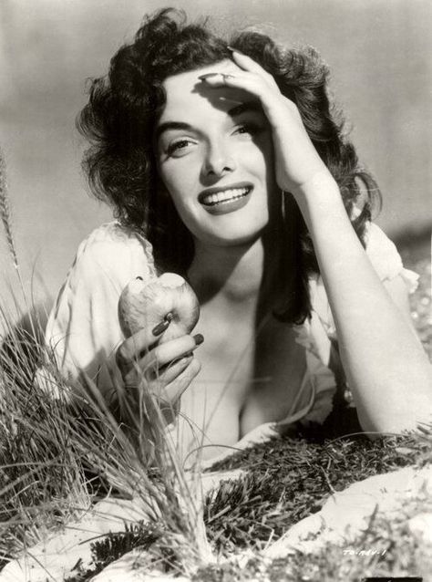 Jane Russell Vintage Hollywood Stars, George Hurrell, The Outlaw, Jane Russell, Western Film, Vintage Icons, Actrices Hollywood, Pre Raphaelite, Famous Photographers