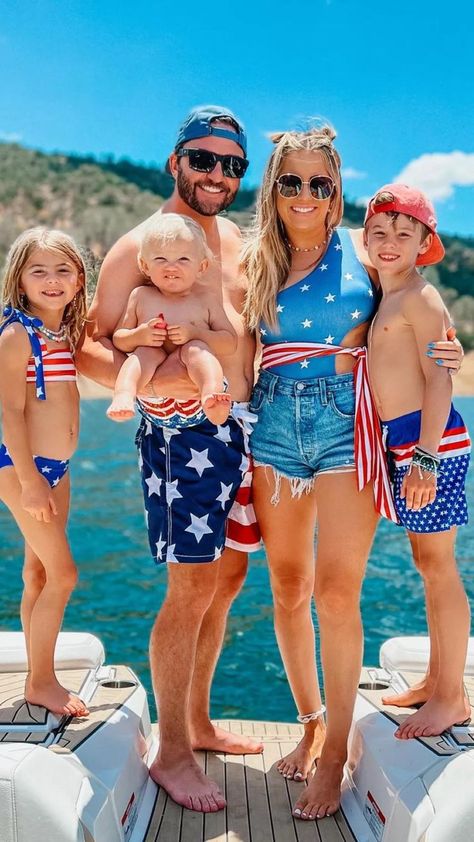 Looking for 4th of July family photo ideas or 4th of July matching family outfit inspo?! We loveee to twin around here if ya can't tell! Save this for your 4th of July family outfits and photo inspo! Mommy Son Pictures, Matching Mommy Daughter Outfits, Krista Horton, 4th Of July Photos, Mommy Daughter Outfits, Family Photo Ideas, Mommy And Son, Beach Family Photos, Coordinating Outfits