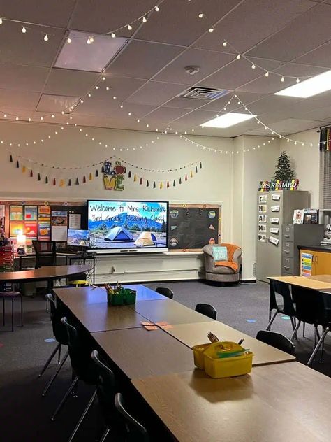 Stringing Lights In Classroom, Ceiling Ideas For Classroom, High School Classroom Lighting Ideas, Cafe Lights In Classroom, Small Group Desk Arrangement, Lamps For Classroom Teachers, String Lights In Classroom Ceiling, Led Lights In Classroom Ideas, Classroom Decor With Lights